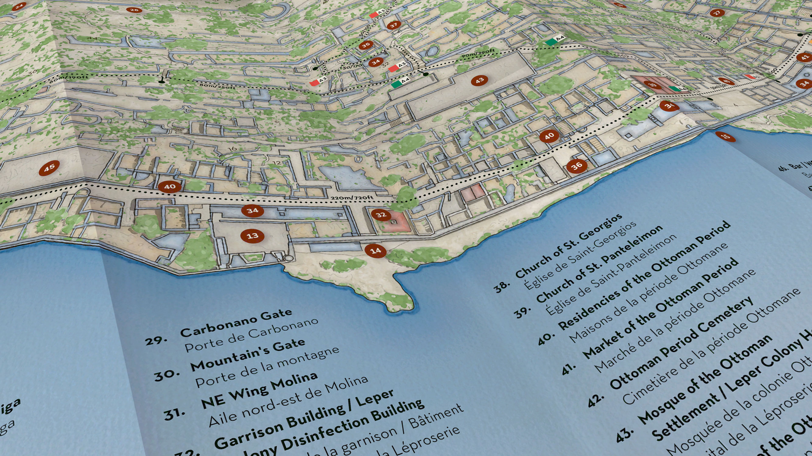 Close-up of the system linking numbered map symbols with the bilingual list, demonstrating the clear correspondence between map locations and site interpretation.